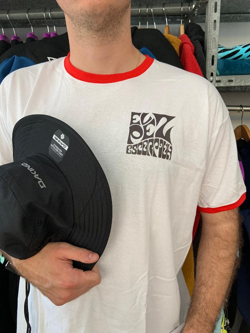 El Pez Escorpión Camiseta "Lovely Ringer" - Blanco/Rojo